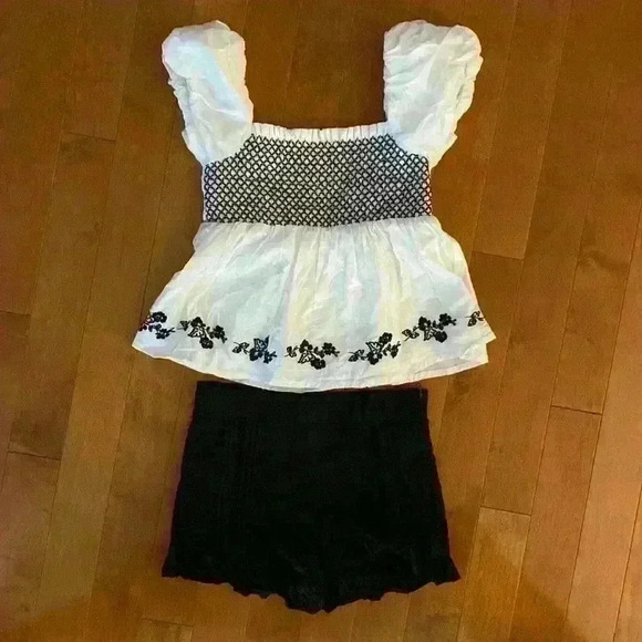 Janie and Jack White and Black Floral Smocked Top with Black Ruffle Trim Shorts - Picture 1 of 11
